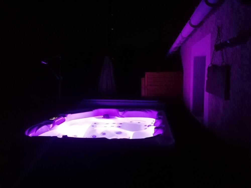 Malaucène Gite De Charme Spa Privatif L'Oustau Di Tonin מראה חיצוני תמונה